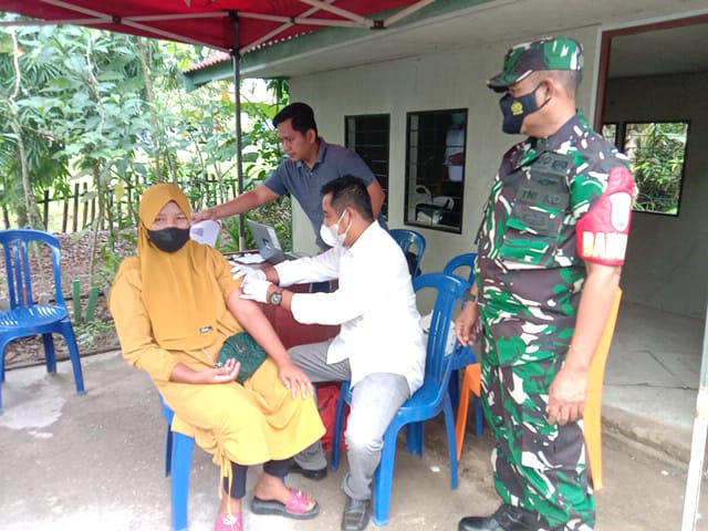 BABINSA 03/TEMPULING TAK BOSAN-BOSAN DUKUNG WARGA VAKSINASI