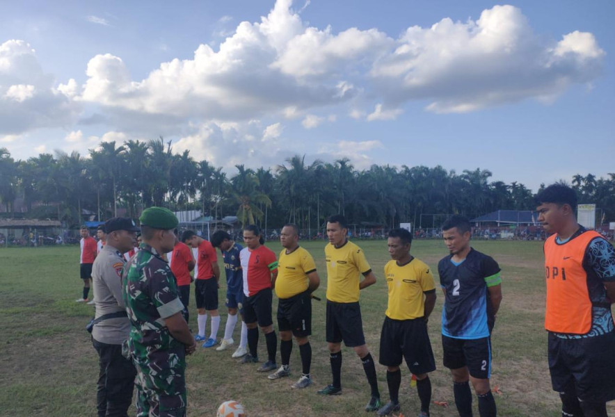 Babinsa 03/Tpl Sertu Paryono Hadir Berikan Pengamanan Pelaksanaan Pertandingan Turnamen Sepak Bola