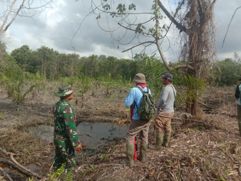 Cegah Karlahut Babinsa Koramil 03/Tempuling Terus Patroli, Sosialisasi