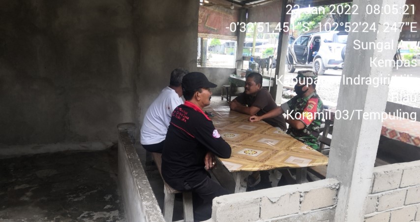 Melalui Komsos Bersama Kasun, Babinsa Koramil 03/Tempuling Ajak Warga Sukseskan Vaksinasi