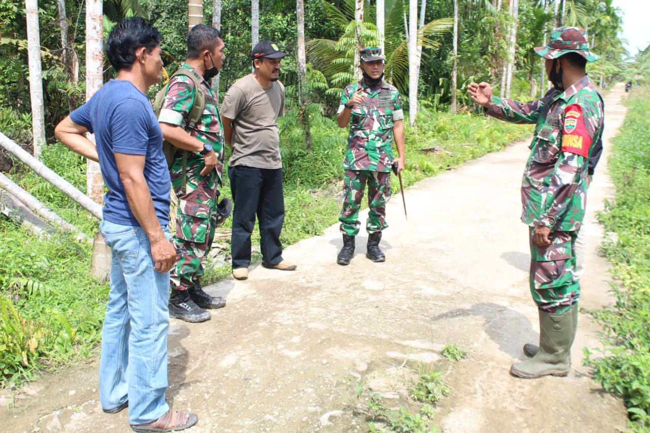 Didampingi Kades Teluk Sungka dan Sungai Iliran, Dandim Tinjau Lokasi TMMD