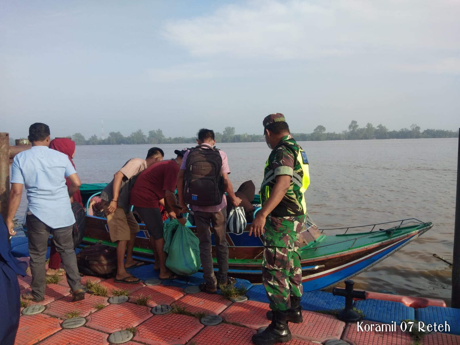 Terus Jalankan Penerapan Prokes di Wilayah Oleh Babinsa Koramil 07/Reteh