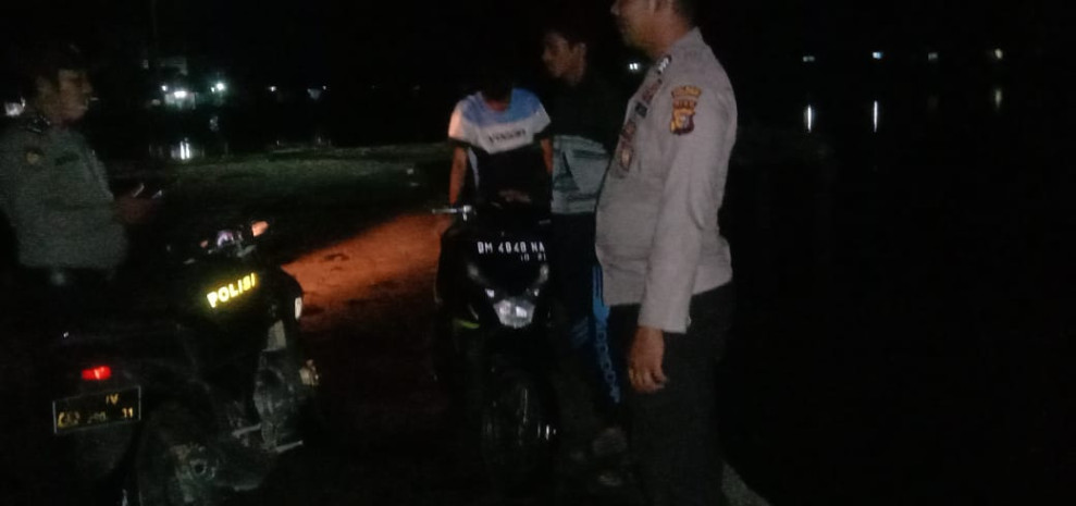 Tingkatkan Keamanan Personil Polsek Gaung Rutin Patroli Malam