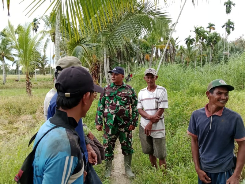 Babinsa Serka Ferry Barus Himbau Masyarakat Untuk Terus Jalin Kekompakan dan Kedekatan Dengan Warga