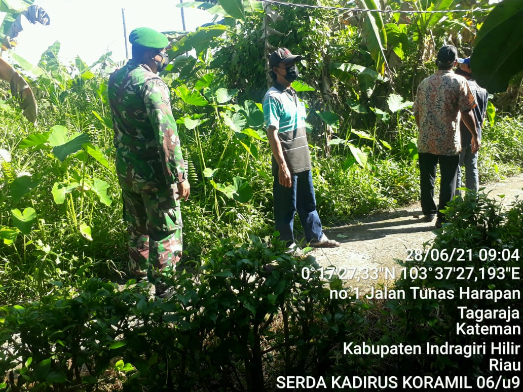 TNI dari Koramil 06/Kateman Ajak Warga Agar Siaga Patroli Karlahut di Desa Penjuru