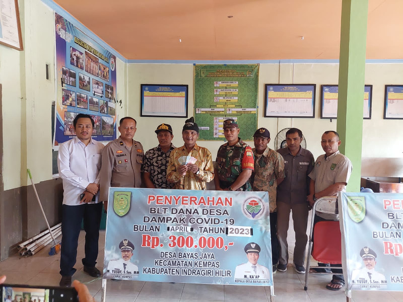 Danramil 03/Tpl Hadiri Penyaluran Bantuan Langsung Tunai Kepada Masyarakat Penerima Manfaat