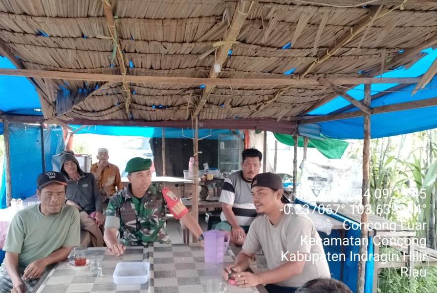 Babinsa Pos Ramil Concong Koramil 04/Kdr Berikan Motivasi Kepada Warga Guna Menjaga Kelestarian Lingkungan