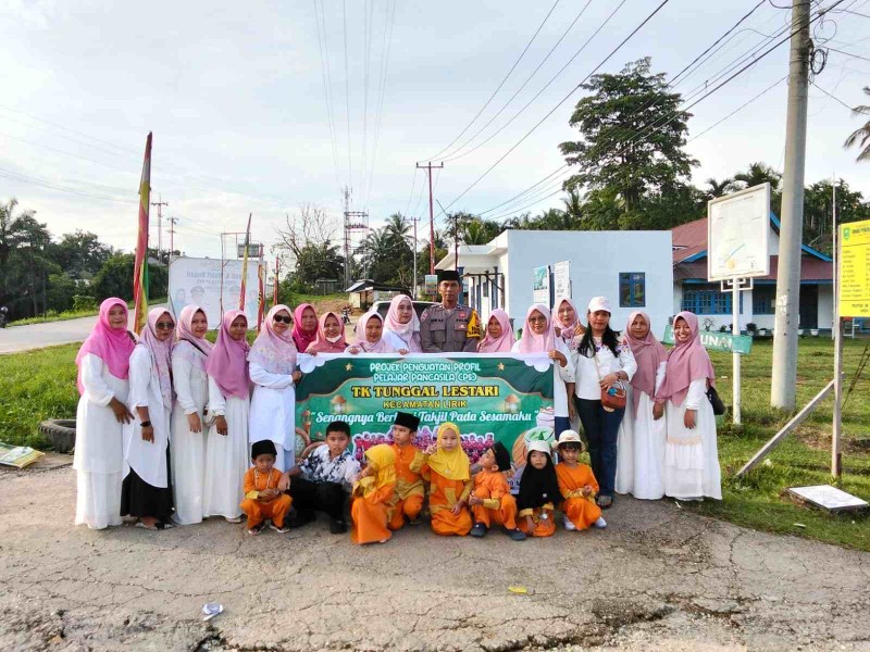 Menguatkan Karakter Anak, TK Tunggal Lestari Gelar Kegiatan Berbagi Takjil di Ramadhan