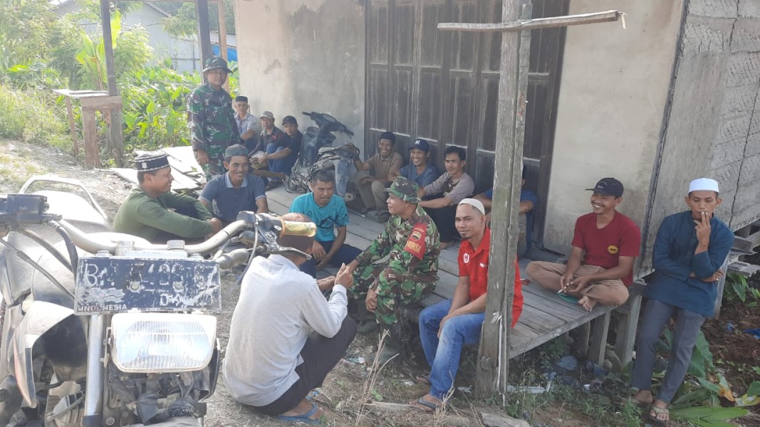 Ikut Berbela Sungkawa, Babinsa Koramil 03/Tpl Melayat Ke Rumah Duka