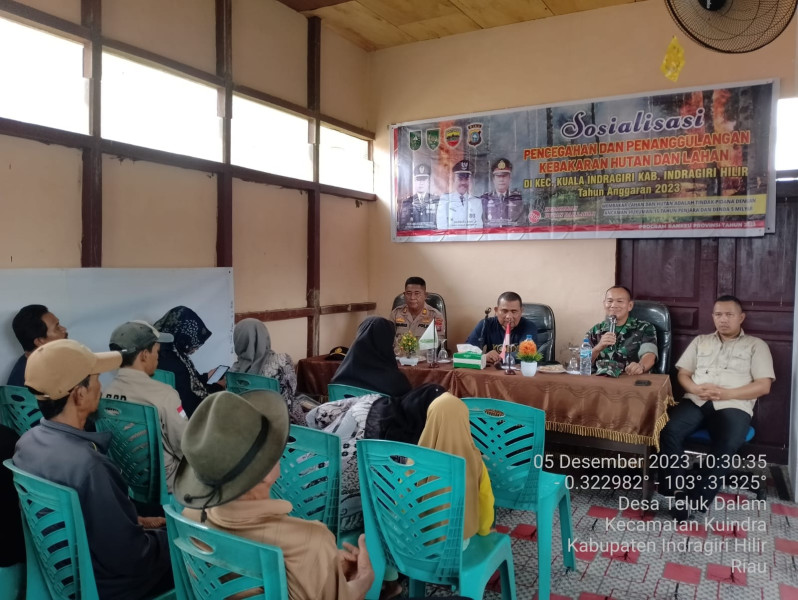 Danramil 04/Kdr Kodim 0314/Inhil Bersama Forkopimcam dan Masyarakat Giat Lakukan Sosialisasi Stop Karhutla