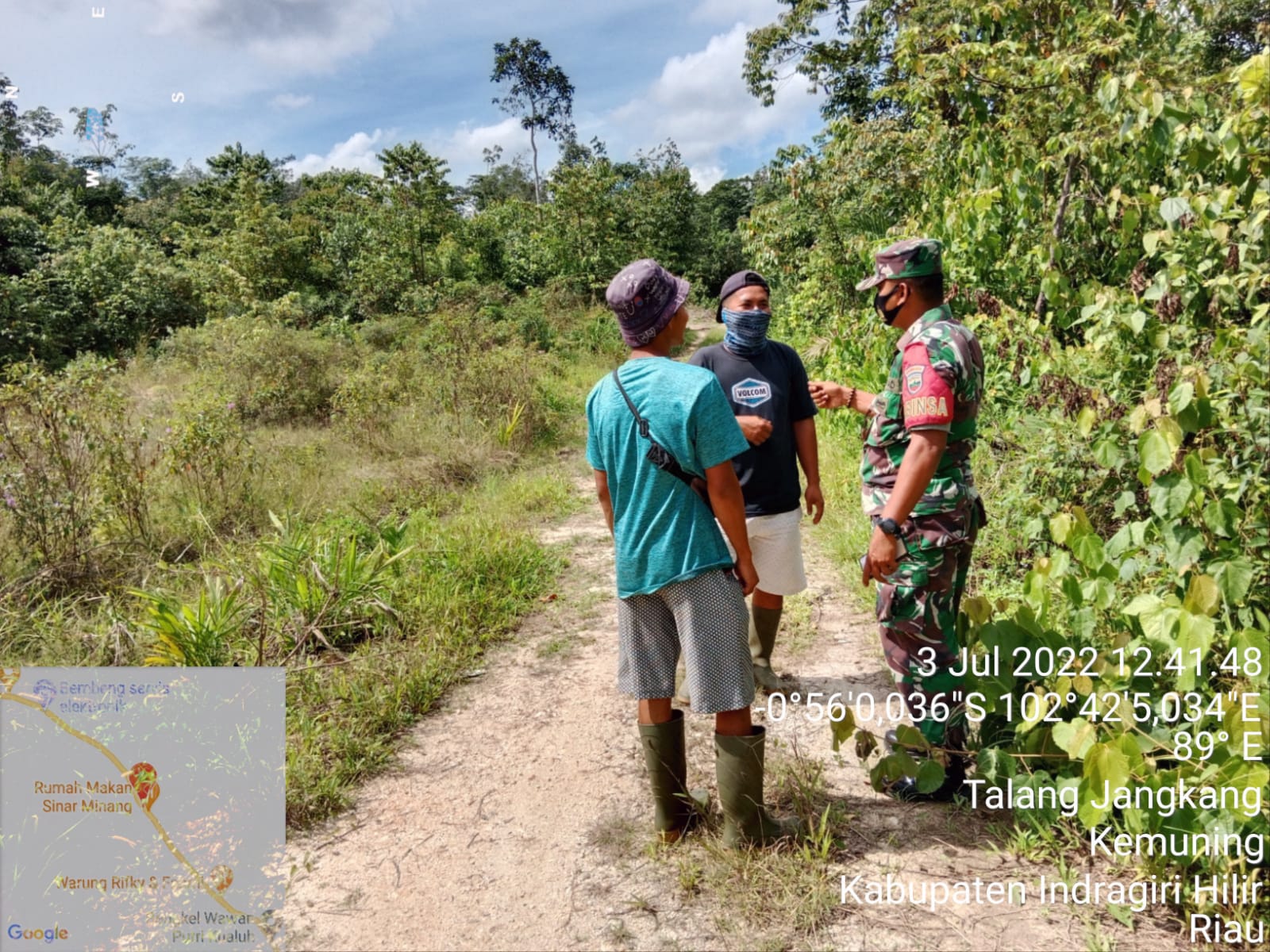 Himbau Agar Tidak Membakar Lahan Sembarangan, Serda Ramadhan Lakukan Patroli dan Sosialisasi