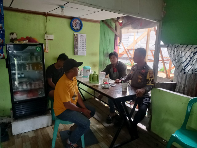 Bhabinkamtibmas Aipda Andromik Giat Cooling System Sosialisasikan Pilkada Damai Tahun 2024