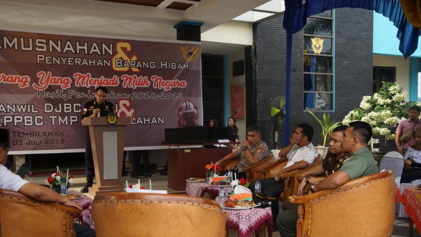 Dandim 0314/Inhil Hadiri Acara Pemusnahan Hasil Tangkapan Bea Cukai Tembilahan 