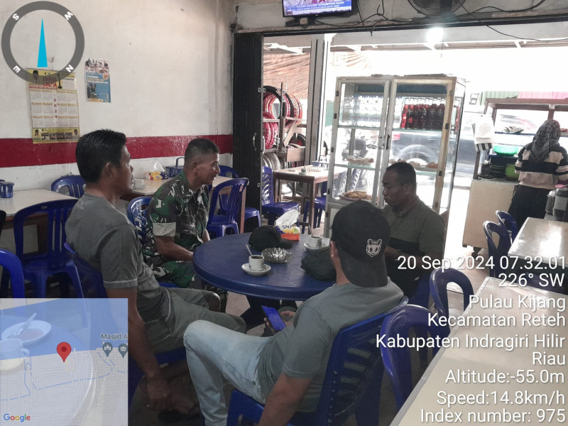 Babinsa Pelda Nofiandi Tingkatkan Silaturahmi dan Kedekatan Dengan Warga Melalui Komsos di Binaan