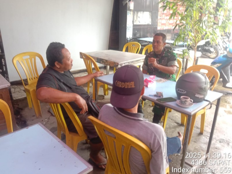 Babinsa Sertu Surachman Laksanakan Komsos di Kampung Pancasila di Suasana Idul Adha