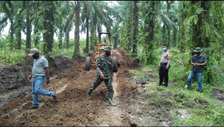 Satgas TMMD ke 110 Kodim 0313 KPR Optimalkan Pengerjaan Jalan Di Ujung Batu Timur