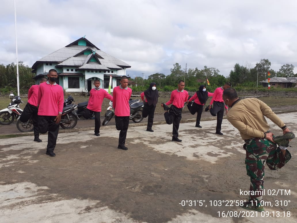 Personil Koramil 02/Tanah Merah Hadiri Pelaksanaan Gladi Bersih Upacara Bendera