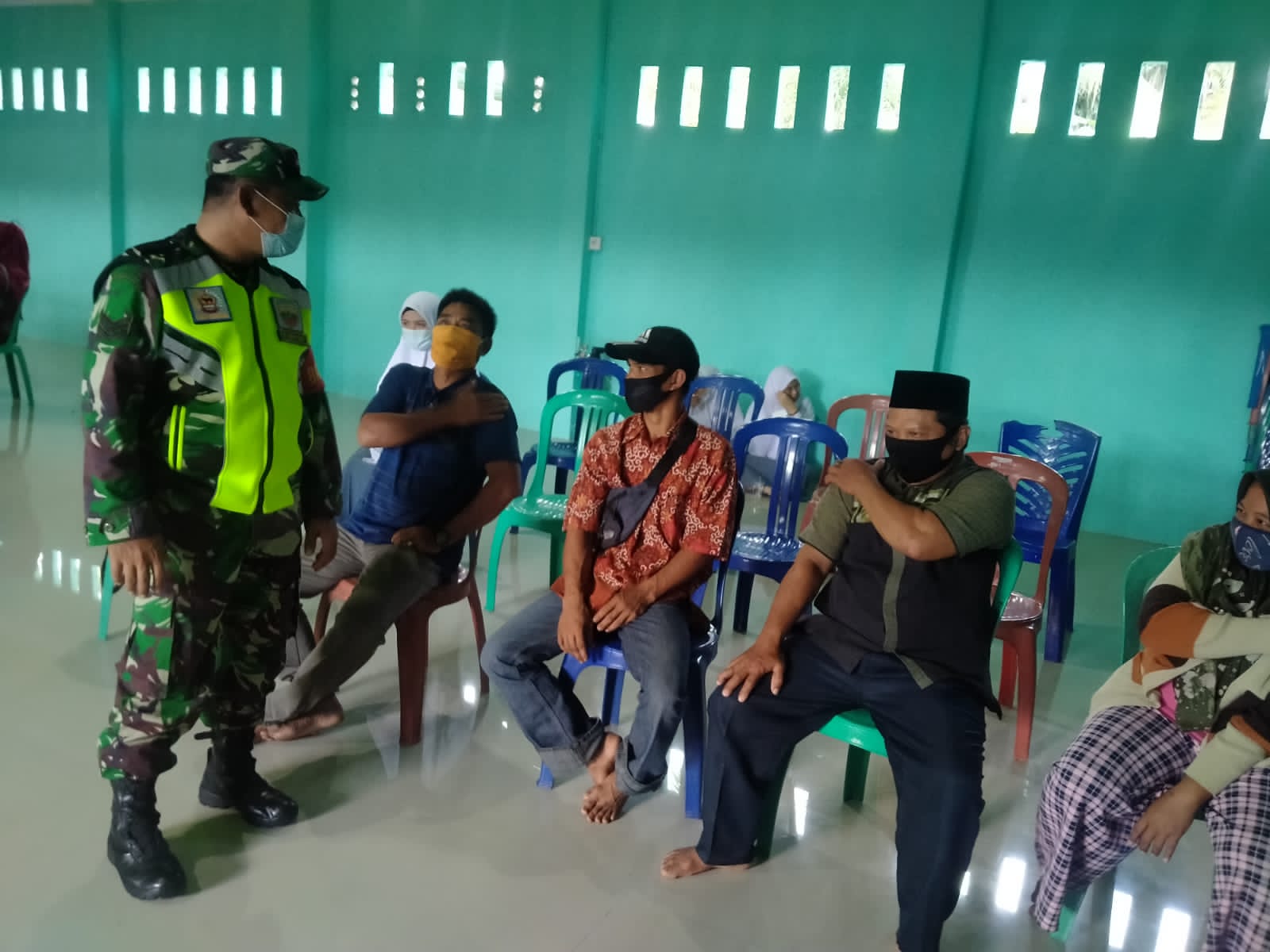 Selalu Kompak, Babinsa Koramil 03/Tempuling Jalin Silaturahmi dengan Warga Binaan