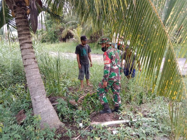 Aktif Mencegah Karhutla, Babinsa 04/Kuindra Lakukan Patroli Bersama Masyarakat