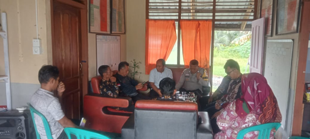 Babinkamtibmas Pulau Burung Menjaga Sit kamtibmas Desa Tetap Kondusif