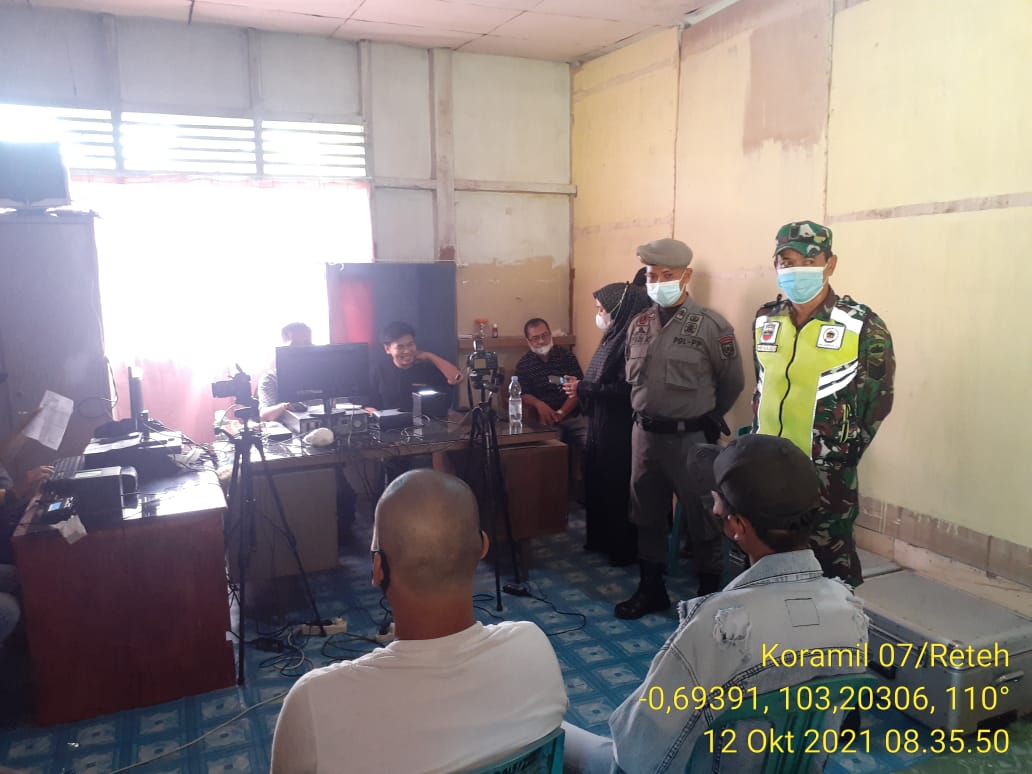 Koramil 07/Reteh Dampingi Perekaman E-KTP di Pulau Kijang