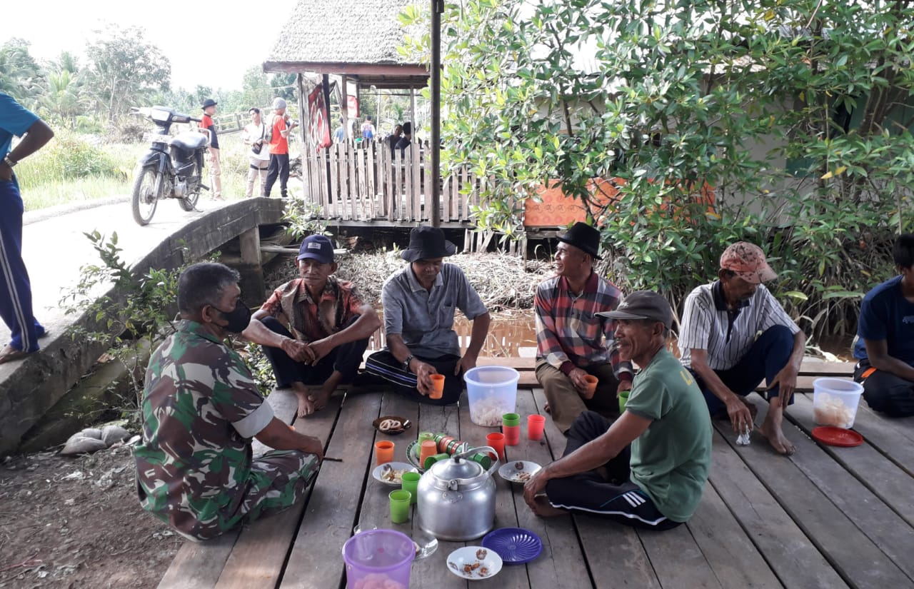 Himbauan Terus Dilakukan Oleh Babinsa Koramil 04/Kuindra Untuk Tetap Menjaga Kesehatan