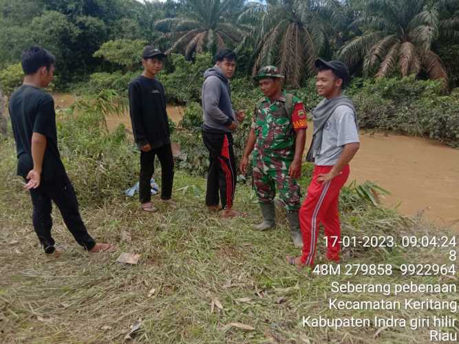 Sosialisasi Pencegahan Karhutla Bersama Babinsa Koramil 09/Kemuning