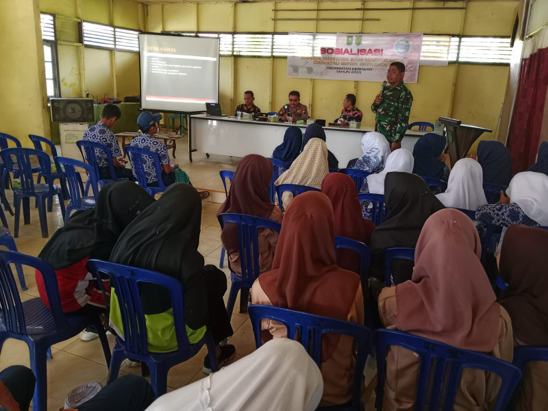 Lakukan Sosialisasi, Danramil 09/Kemuning Cegah Masyarakat dan Pelajar Dari Narkoba