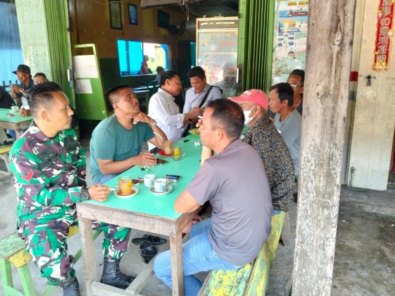 Dengan Komsos, Babinsa Koramil 05/GAS Koptu Umar Nasution Terus Jaga Hubungan Silaturahmi