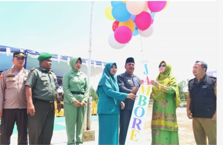 Ketua TP PKK Inhil Hj. Zulaikhah Wardan Buka Jambore PKK Kecamatan Tanah Merah