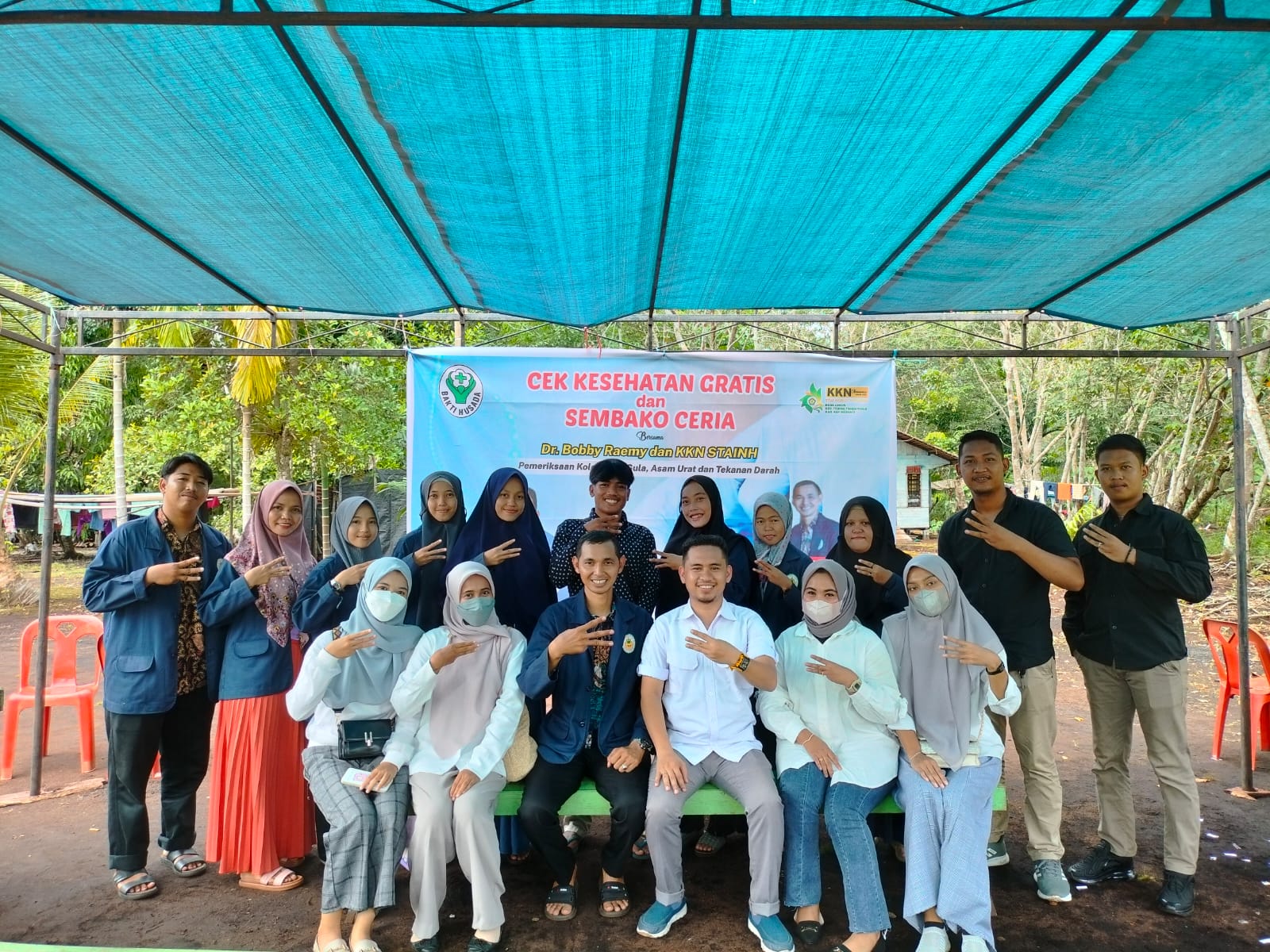 Mahasiswa KKN STAI Nurul Hidayah Menggelar Penyuluhan Dan Cek Kesehatan Gratis Bersama Dr. Bobby Raemy Di Desa Lukun