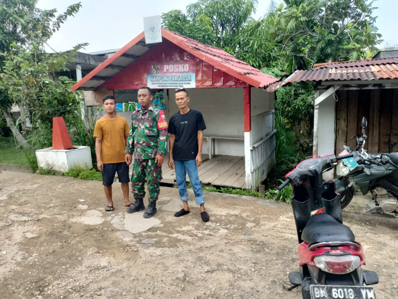 Babinsa Koptu Margono Giat Lakukan Komsos Guna Jaga Kekompakan dan Kebersamaan