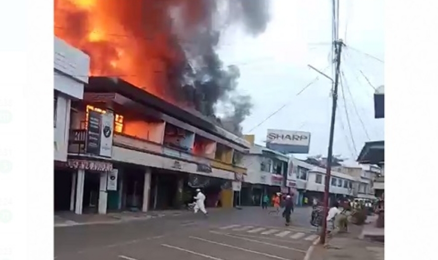 Kebakaran Hanguskan Lima Ruko di Jalan Sudirman Pasar Taluk Kuantan, Seorang Tewas