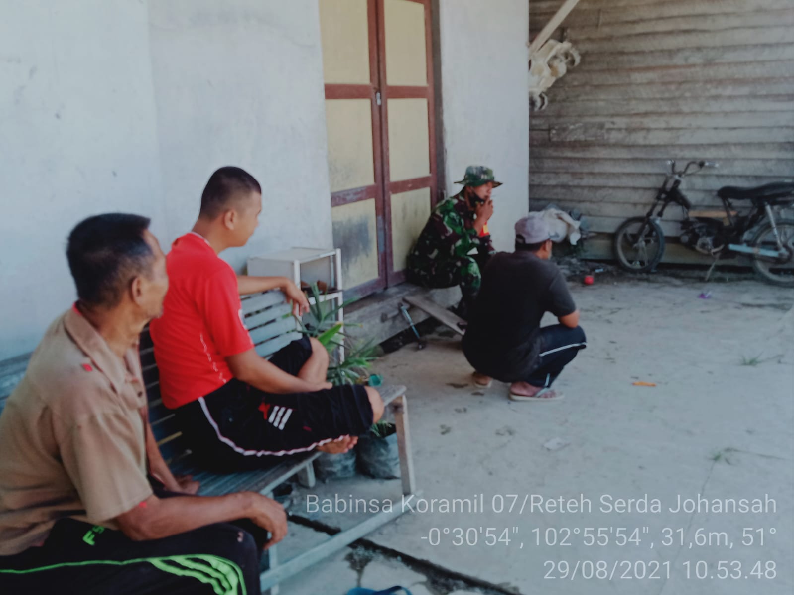 Melalui Komsos Babinsa 07/Reteh Himbau Warga Tidak Membakar Lahan