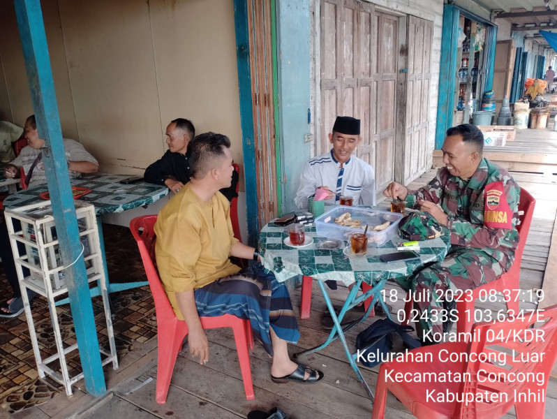 Babinsa Koramil 04/Kuindra Saling Mengingatkan Untuk Terus Jalin Komsos