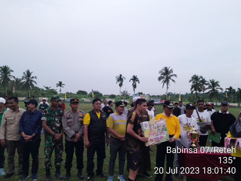 Danramil 07/Reteh Hadiri Penutupan Sepak Bola Dalam Memperebutkan Piala Bupati