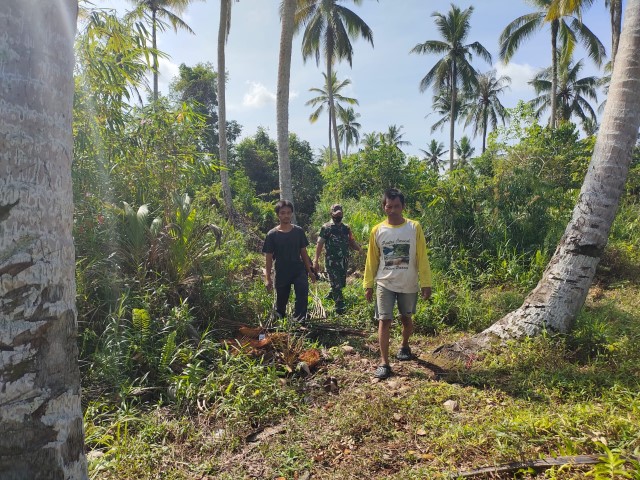 Untuk Mencegah Karhutla, Babinsa Koramil 09/Kemuning Terus lakukan Patroli dan Sosialisasi