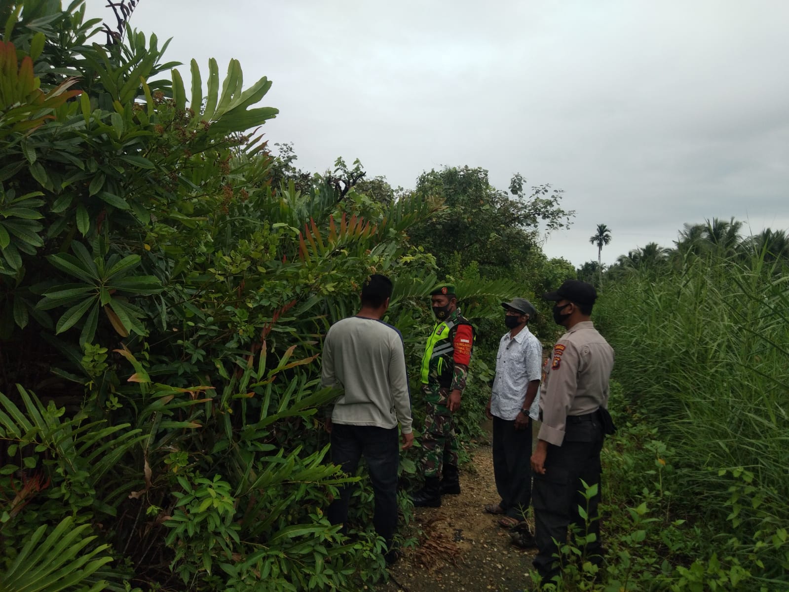 Babinsa dan Bhabinkamtibmas Terus Bersinergi Lakukan Patroli Karhutla