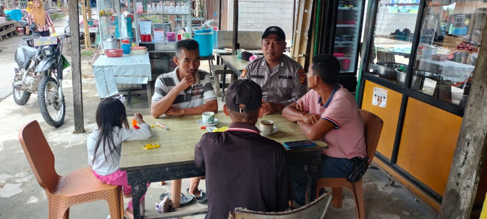 Bripka Iwan Riyadi Berikan Edukasi Sekaligus Mensosialisasikan Pemilu Damai 2024