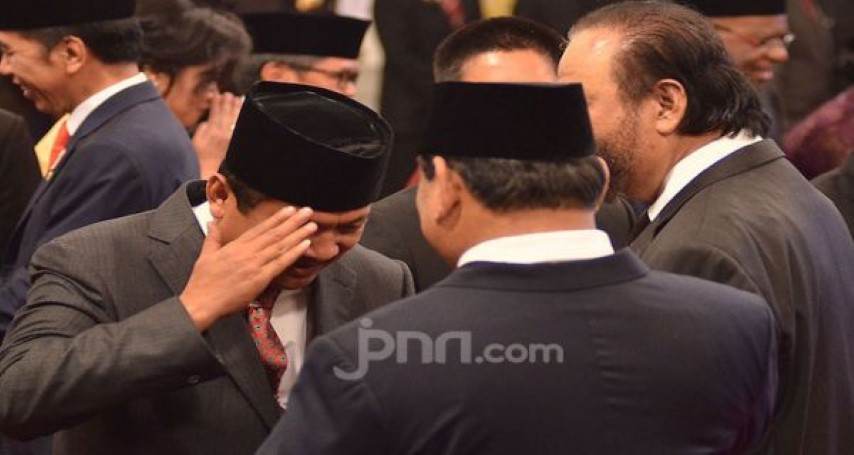 Momen Prabowo Tak Membalas Salam Hormat Trenggono di Hadapan Surya Paloh