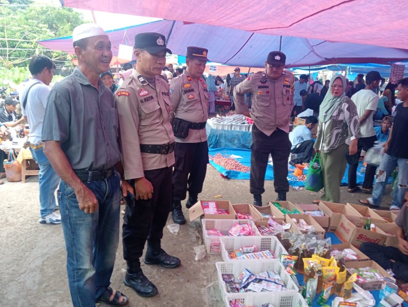 Polsek Kempas Patroli dan Sambangi Pasar Tradisional, Jelang Hari Raya Idul Adha