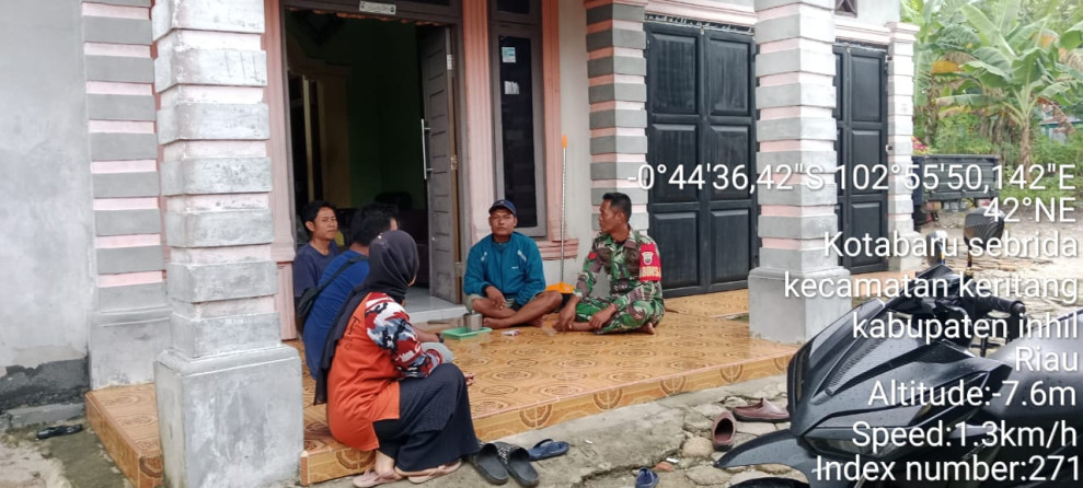 Berikan Informasi Terkait Perkembangan Situasi, Babinsa Koramil 09/Kmg Giat Lakukan Komsos