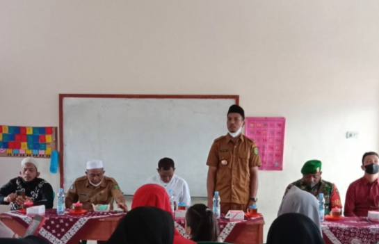 Koramil 04/Kuindra Lakukan Penyuluhan dan Pendampingan Vaksin