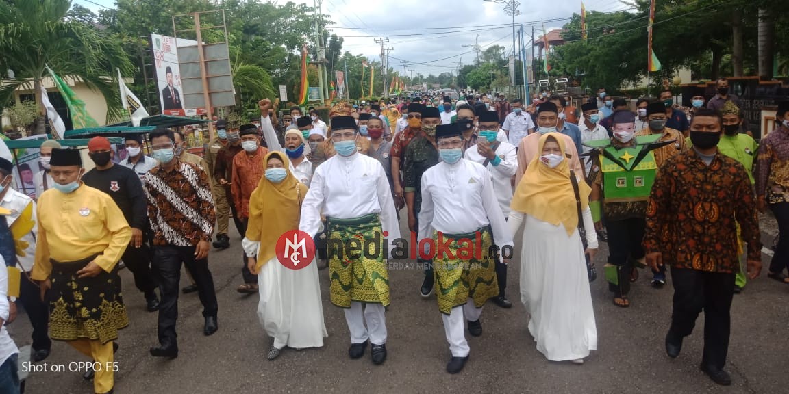 Awan Teduh Naungi Rombongan AMAN Menuju KPU Bengkalis, Berkas Lengkap dan Diterima Awan Teduh Naungi Rombongan AMAN Menuju KPU Bengkalis, Berkas Lengkap dan Diterima