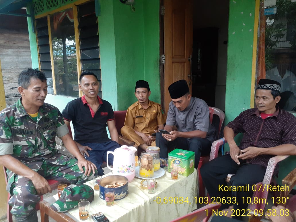 Jaga Ketertiban dan Keamanan Desa, Pelda Nofiandi Laksanakan Komsos Bersama Ketua Tomas