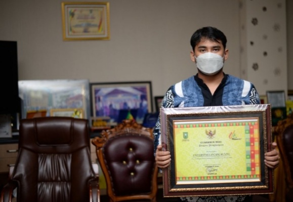 Unilak Sukses Bantu Program Vaksinasi, Gubri berikan Penghargaan