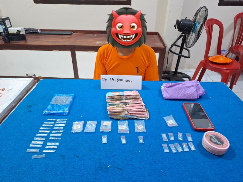 Polsek Enok Tangkap Pelaku Penyalahgunaan Narkotika Jenis Shabu Polsek Enok Tangkap Pelaku Penyalahgunaan Narkotika Jenis Shabu