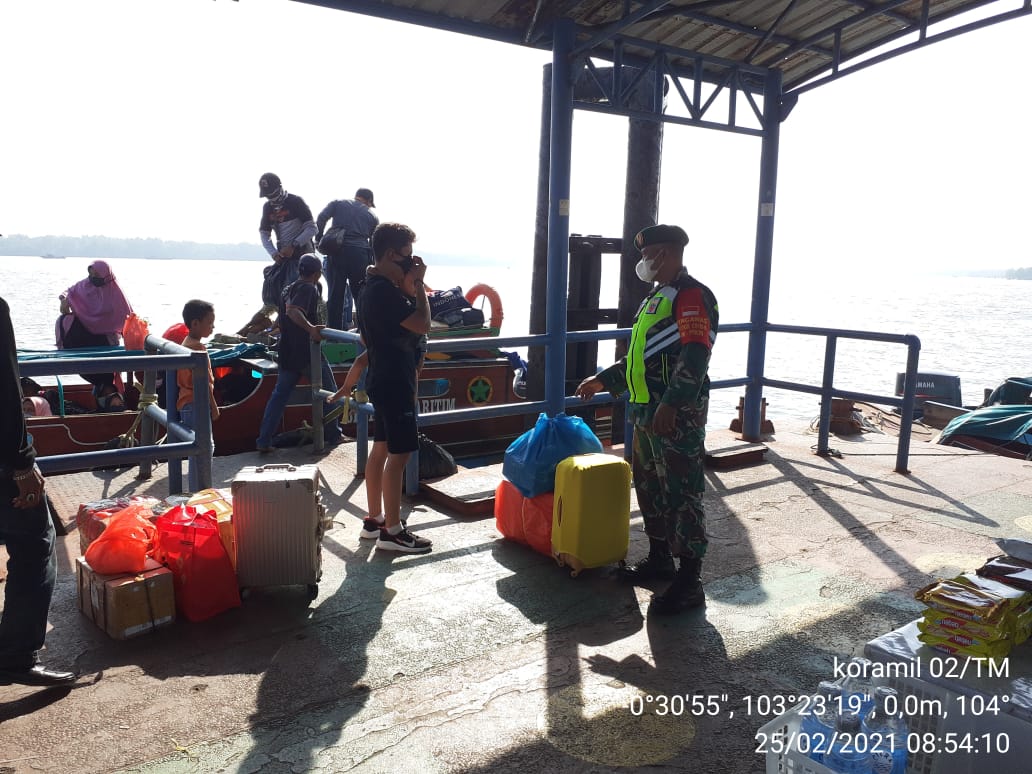 Penegakan Protkes di Pelabuhan, Berikut yang Disampaikan Personil Koramil 02/Tanah Merah
