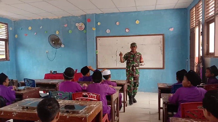 Makan Sehat Bergizi: Koramil 09/Kemuning Kodim 0314/Inhil Peduli Kesehatan Anak-anak