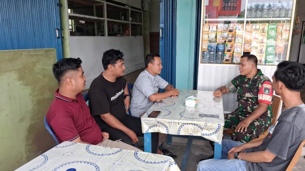 Babinsa Koramil 03/Tpl Kawal SDM Kampung Pancasila: Sinergi Warga Ciptakan Desa Kulim Jaya yang Damai